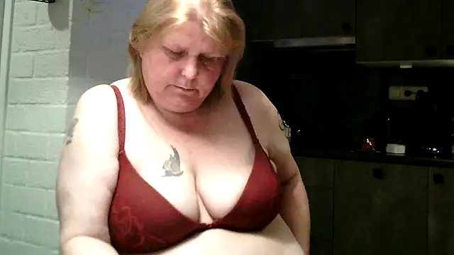 Snapshot of Sylviastar46 chatting on 05.01.26 Sylviastar46 online show from 05.01.26