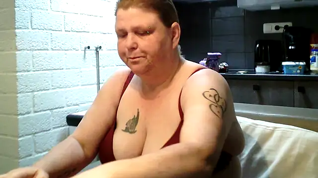 Snapshot of Sylviastar46 chatting on 05.02.26 Sylviastar46 online show from 05.02.26