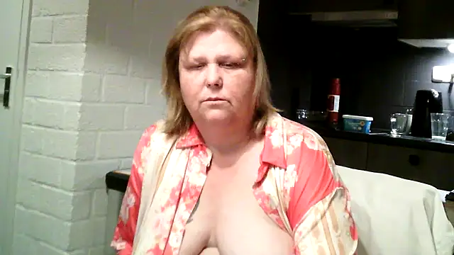 Snapshot of Sylviastar46 chatting on 05.03.26 Sylviastar46 online show from 05.03.26