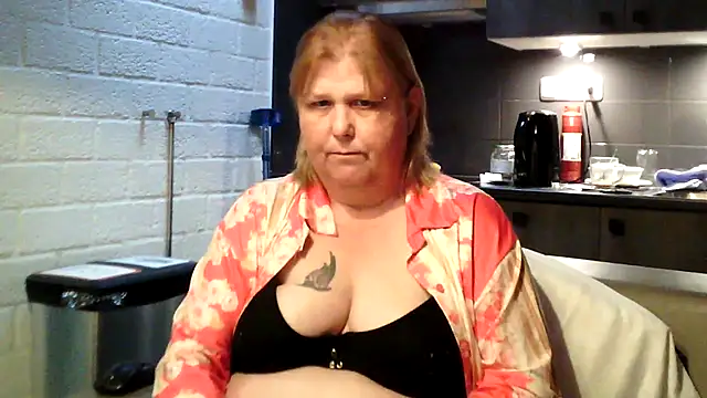Snapshot of Sylviastar46 chatting on 05.06.26 Sylviastar46 online show from 05.06.26