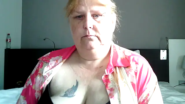 Snapshot of Sylviastar46 chatting on 05.16.26 Sylviastar46 online show from 05.16.26