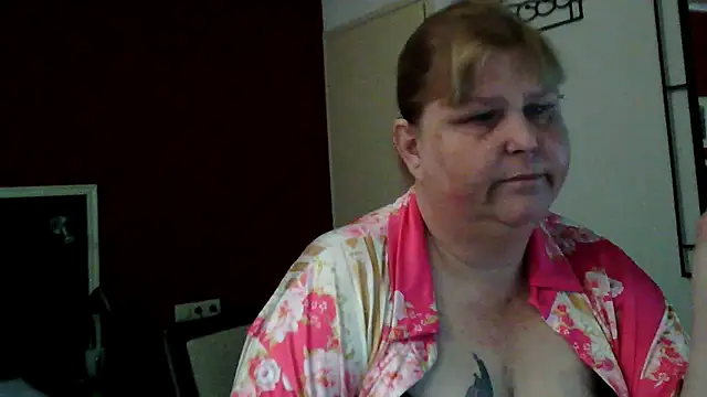 Snapshot of Sylviastar46 chatting on 05.19.26 Sylviastar46 online show from 05.19.26