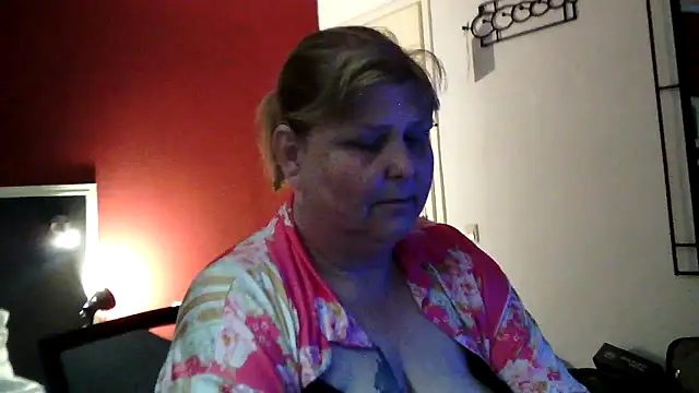 Snapshot of Sylviastar46 chatting on 05.19.26 Sylviastar46 online show from 05.19.26