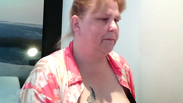 Snapshot of Sylviastar46 chatting on 05.20.26 Sylviastar46 online show from 05.20.26