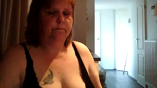 Snapshot of Sylviastar46 chatting on 05.22.26 Sylviastar46 online show from 05.22.26
