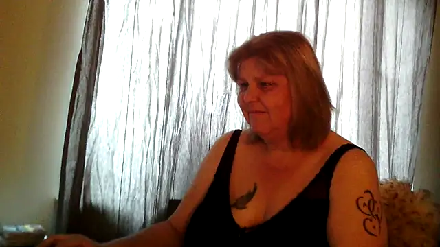 Snapshot of Sylviastar46 chatting on 06.10.26 Sylviastar46 online show from 06.10.26