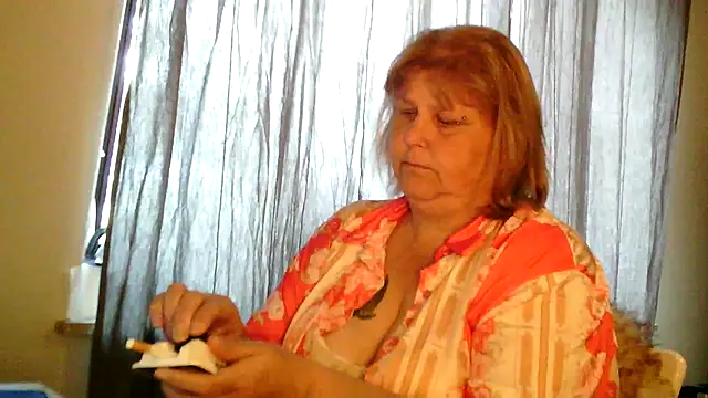 Snapshot of Sylviastar46 chatting on 06.12.26 Sylviastar46 online show from 06.12.26