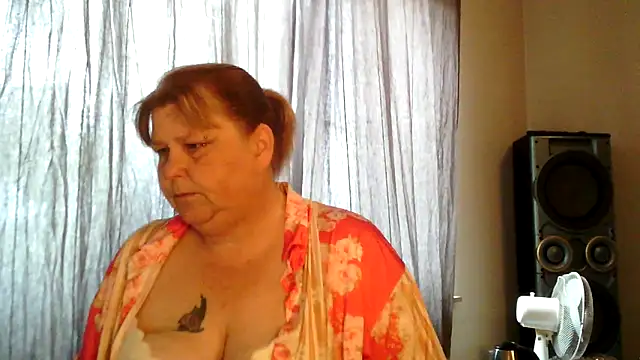 Snapshot of Sylviastar46 chatting on 06.14.26 Sylviastar46 online show from 06.14.26
