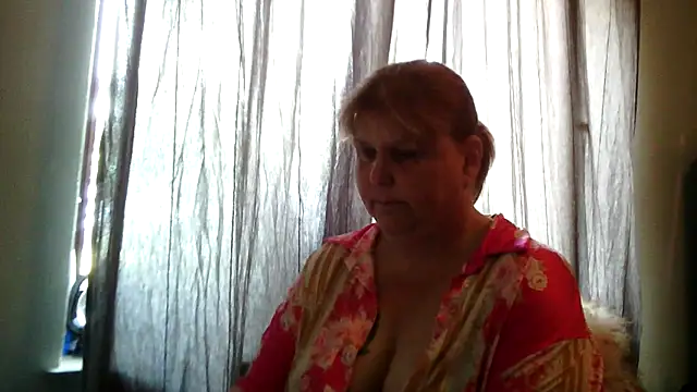 Snapshot of Sylviastar46 chatting on 06.16.26 Sylviastar46 online show from 06.16.26