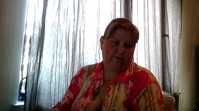 Snapshot of Sylviastar46 chatting on 06.18.26 Sylviastar46 online show from 06.18.26