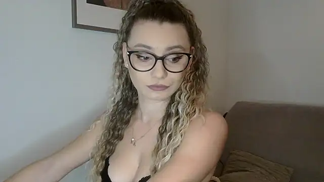 AlessiaCreed online show from 10.29.25