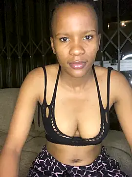 Maahlerh123 online show from 10.29.25