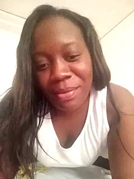 Snapshot of Laurymia chatting on 10.30.25 Laurymia online show from 10.30.25