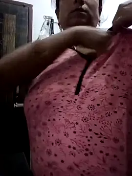 Snapshot of somagya chatting on 10.29.25 somagya online show from 10.29.25