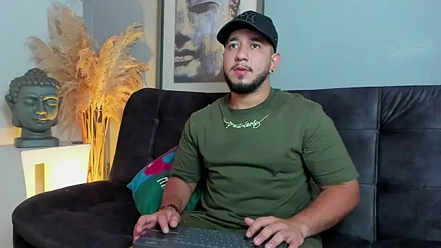 Snapshot of MarcusConnor chatting on 11.16.25 MarcusConnor online show from 11.16.25