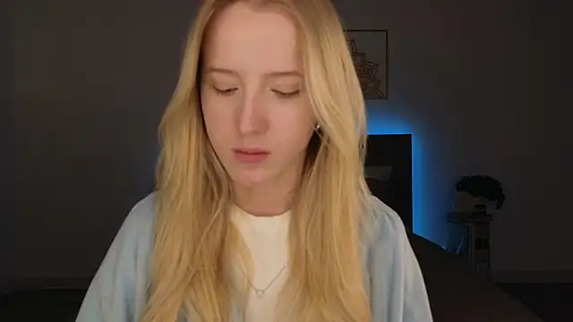 Snapshot of adele_armass chatting on 05.20.26 adele armass online show from 05.20.26