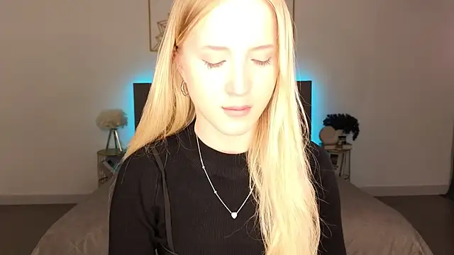 Snapshot of adele_armass chatting on 06.26.26 adele armass online show from 06.26.26