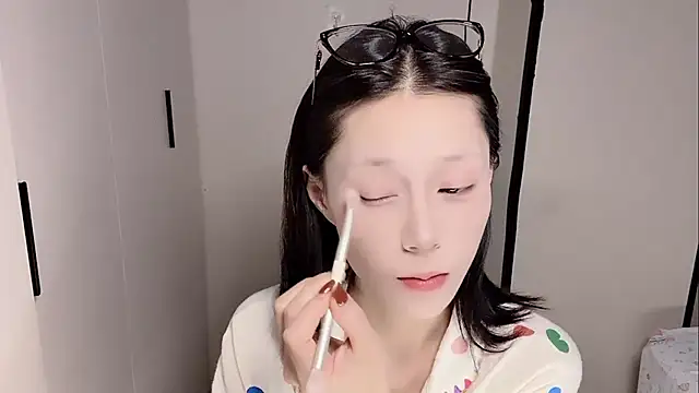 yuyu-33 online show from 11.17.25