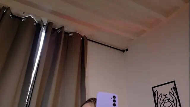 VictoriaNova  online show from 02.12.26