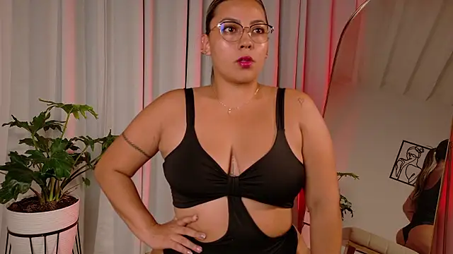 Snapshot of Zara_Nova chatting on 02.19.26 Zara Nova online show from 02.19.26