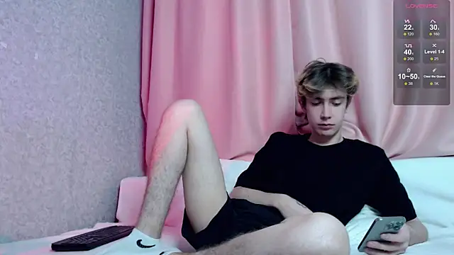 Snapshot of Harvey_foster chatting on 12.01.25 Harvey foster online show from 12.01.25