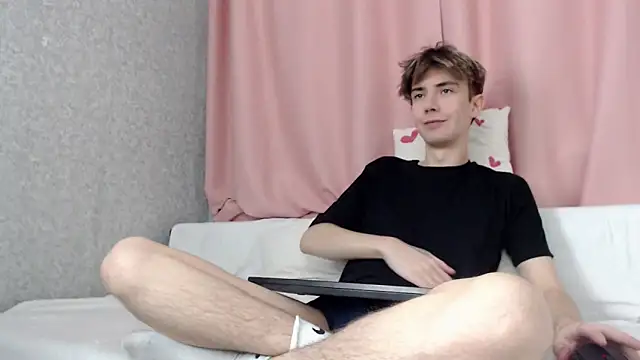 Snapshot of Harvey_foster chatting on 12.18.25 Harvey foster online show from 12.18.25