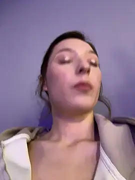 Snapshot of LilluKatten chatting on 05.18.26 LilluKatten online show from 05.18.26