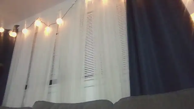 Snapshot of prettylildes chatting on 11.01.25 prettylildes online show from 11.01.25