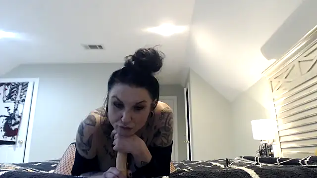 Snapshot of Holyplastic chatting on 11.09.25 Holyplastic online show from 11.09.25