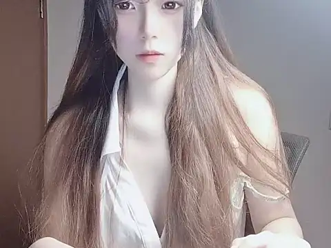 Snapshot of JuliaNoir chatting on 10.31.25 JuliaNoir online show from 10.31.25