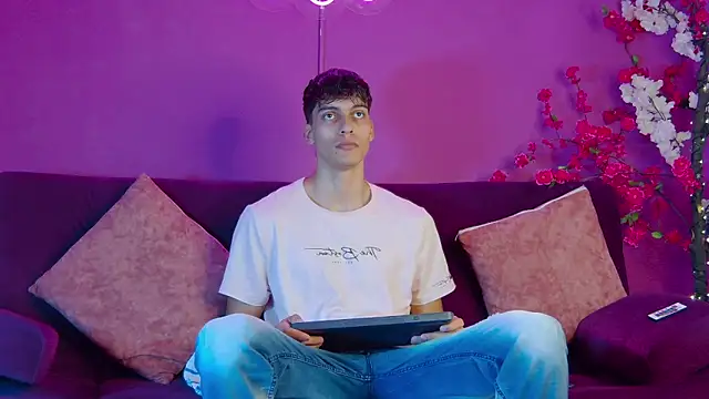 AlessioVitale online show from 11.27.25