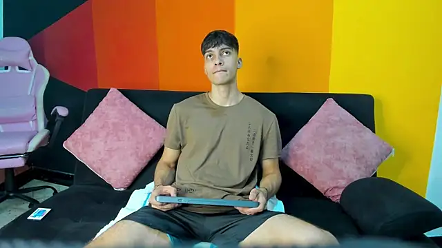 AlessioVitale online show from 12.04.25