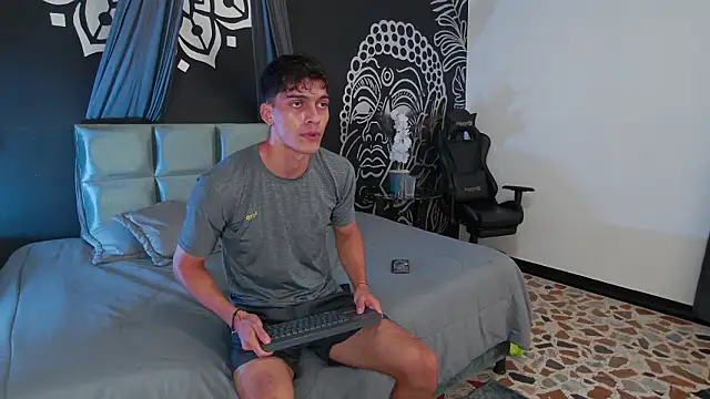 AlessioVitale online show from 02.14.26