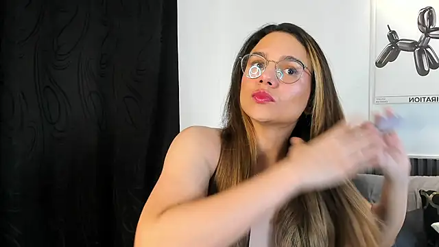 Cloe Bonne online show from 11.26.25