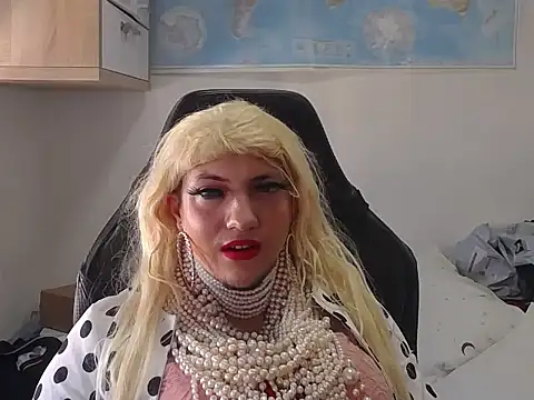 Snapshot of VanesaCrossic chatting on 04.19.26 VanesaCrossic online show from 04.19.26
