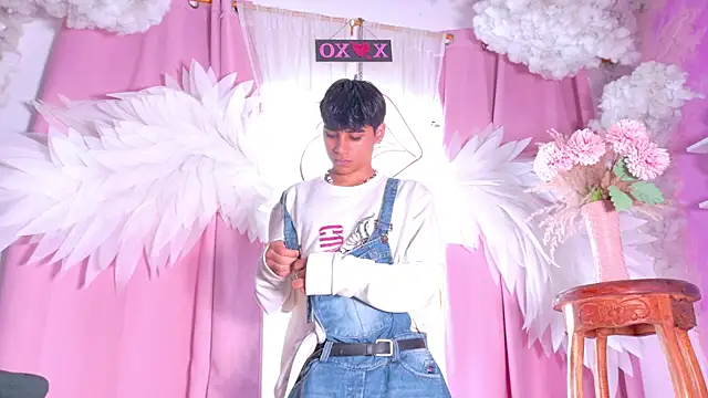 Leo Glow online show from 04.20.26