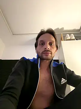 Snapshot of Zaskeee chatting on 11.29.25 Zaskeee online show from 11.29.25