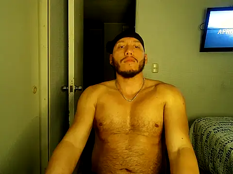 Snapshot of justmore_ofme chatting on 11.04.25 justmore ofme online show from 11.04.25