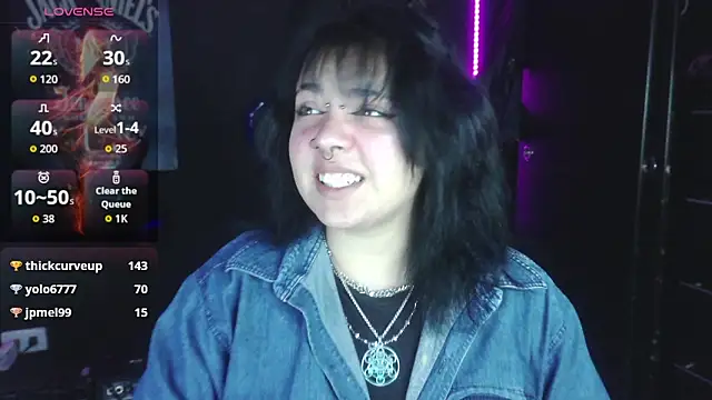 Snapshot of Jessie__wild chatting on 11.17.25 Jessie wild online show from 11.17.25