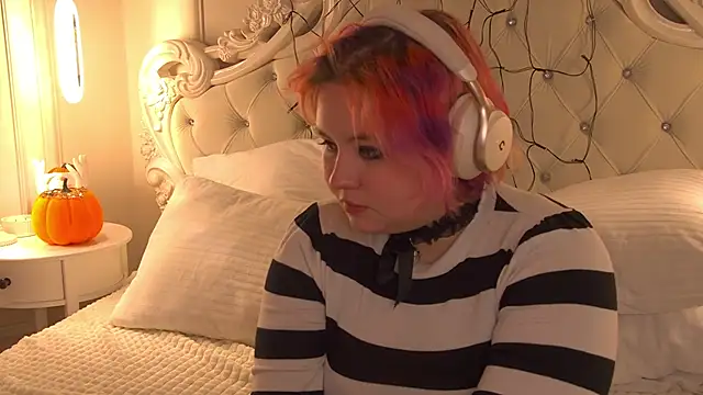 Snapshot of JennyBloom chatting on 11.03.25 JennyBloom online show from 11.03.25