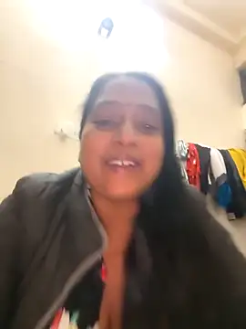 Snapshot of Hot-Sana2 chatting on 11.21.25 Hot-Sana2 online show from 11.21.25