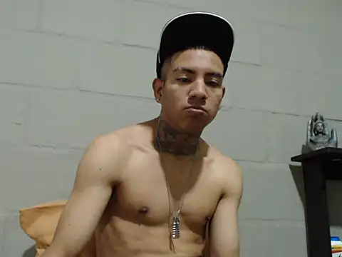 Snapshot of Strongercock chatting on 11.02.25 Strongercock online show from 11.02.25