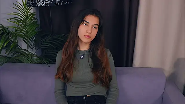 Snapshot of JoelleAter chatting on 11.01.25 JoelleAter online show from 11.01.25