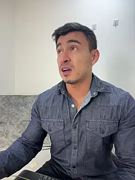 Snapshot of Chris_Clarck chatting on 11.10.25 Chris Clarck online show from 11.10.25