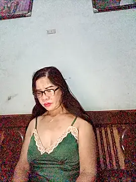 Snapshot of Tythy-yolee chatting on 11.07.25 Tythy-yolee online show from 11.07.25