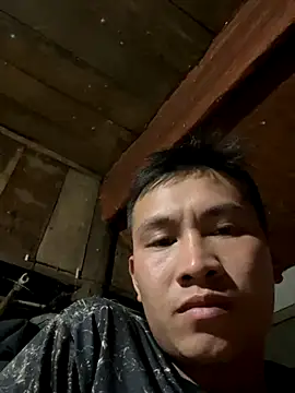 trieuhungReview online show from 11.18.25