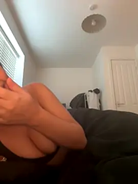 Snapshot of Bethrae25 chatting on 11.20.25 Bethrae25 online show from 11.20.25