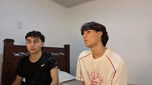 Snapshot of Raven_Eclipse chatting on 11.05.25 Raven Eclipse online show from 11.05.25