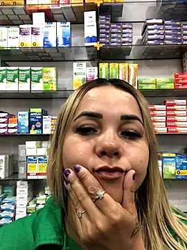 Snapshot of imoly_ chatting on 11.04.25 imoly online show from 11.04.25