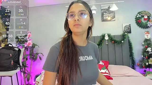 Snapshot of kendra_london chatting on 11.28.25 kendra london online show from 11.28.25